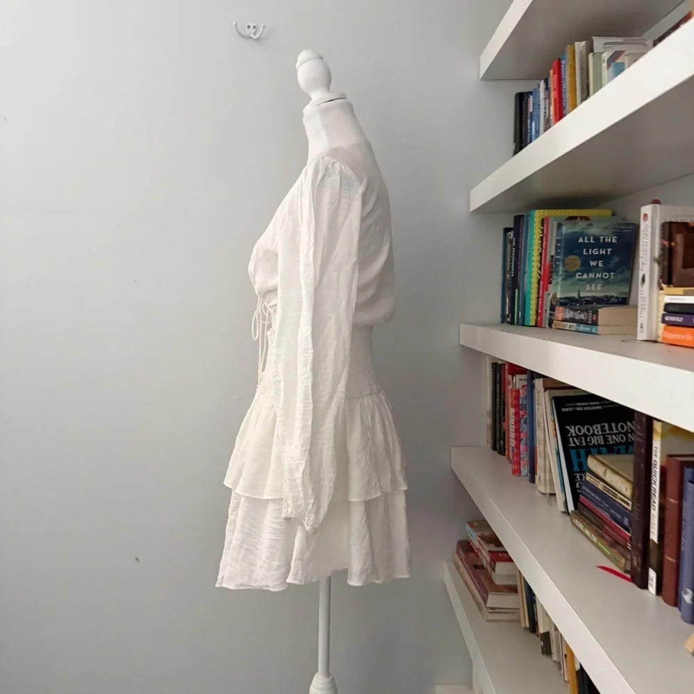 Indikah cutout long sleeved smocked and tiered mini dress medium - Picture 4 of 11